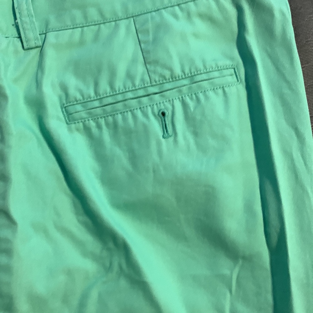 Great condition vineyard vines Kellie green short - Picture 5 of 5